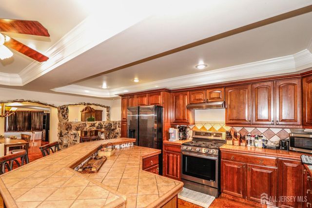 312 Kirkland Place, Perth Amboy, NJ 08861