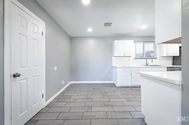 5000 Monterey Street, Bakersfield, CA 93306