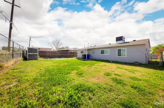 5000 Monterey Street, Bakersfield, CA 93306