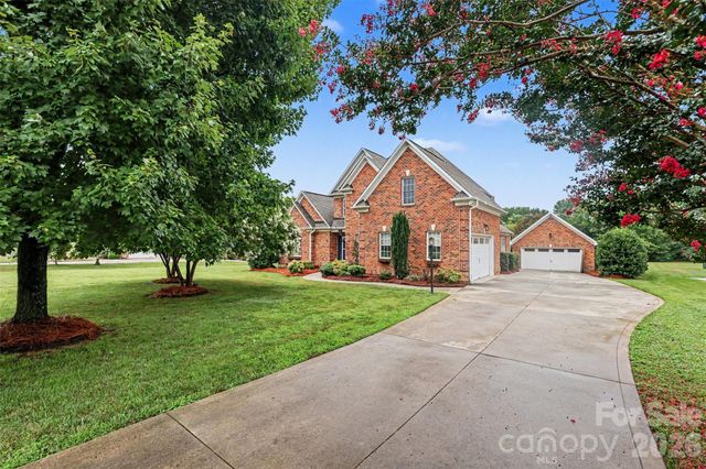 1004 Creekwalk Drive, Stanley, NC 28164