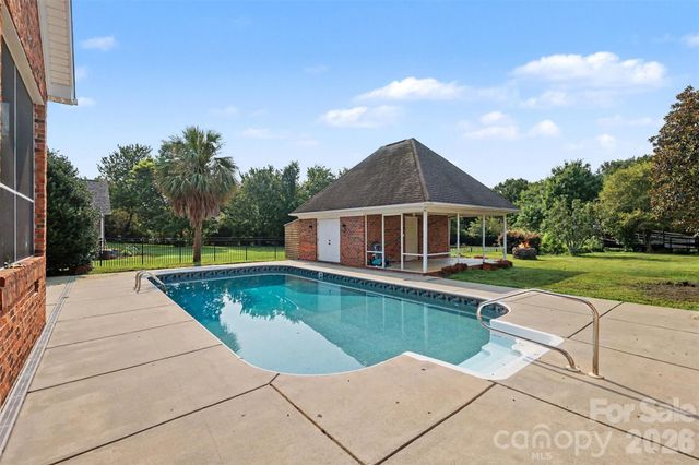1004 Creekwalk Drive, Stanley, NC 28164