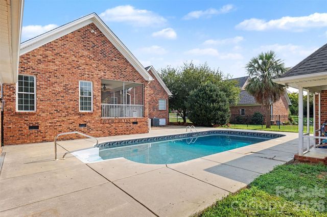 1004 Creekwalk Drive, Stanley, NC 28164