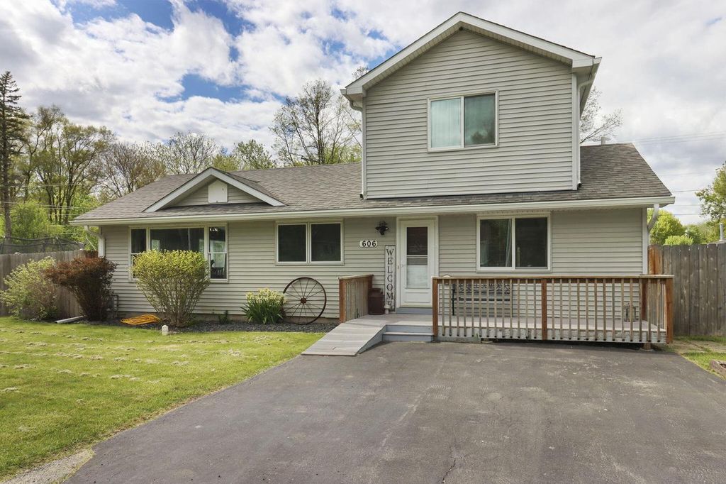 606 Gatewood DRIVE, Twin Lakes, WI 53181