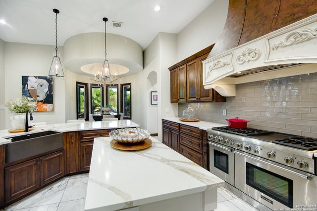 11118 ANAQUA SPGS, Boerne, TX 78006