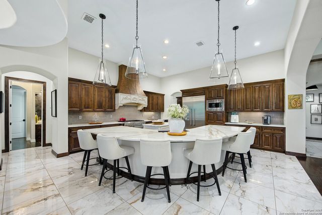 11118 ANAQUA SPGS, Boerne, TX 78006