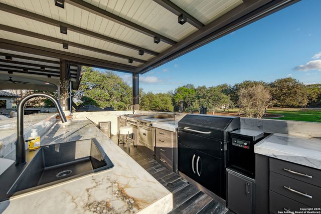 11118 ANAQUA SPGS, Boerne, TX 78006