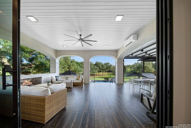 11118 ANAQUA SPGS, Boerne, TX 78006