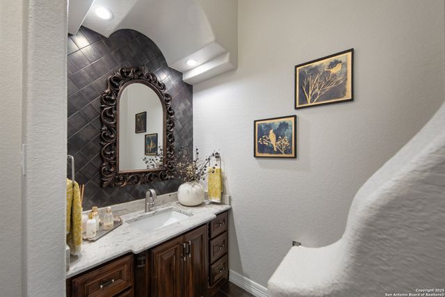 11118 ANAQUA SPGS, Boerne, TX 78006