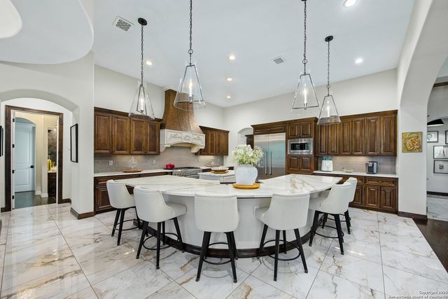 11118 ANAQUA SPGS, Boerne, TX 78006