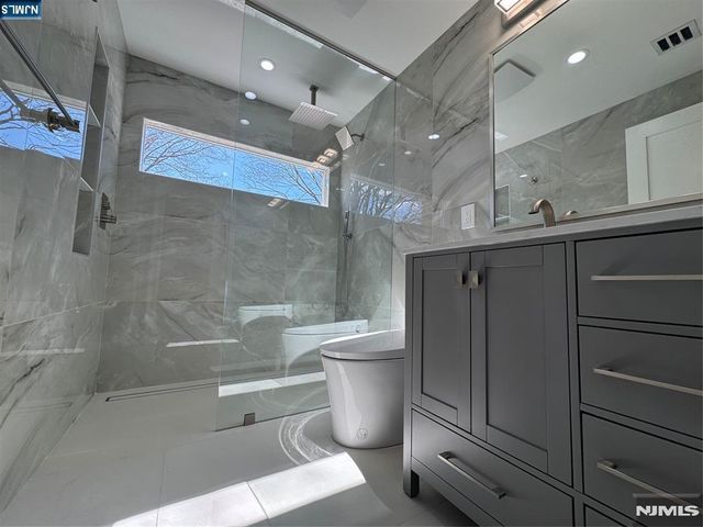 8 Dohrman, Teaneck, NJ 07666