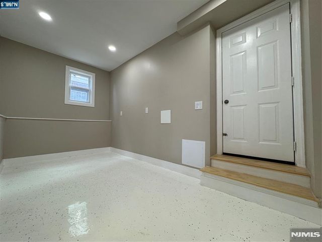 8 Dohrman, Teaneck, NJ 07666