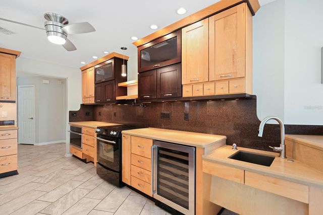 5208 LAUREL POINTE DRIVE, Valrico, FL 33596