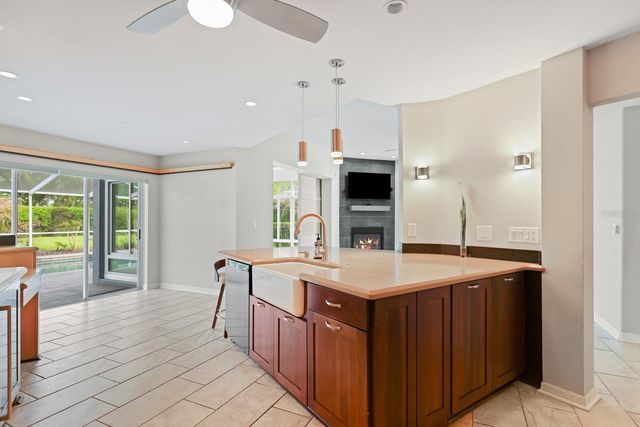 5208 LAUREL POINTE DRIVE, Valrico, FL 33596