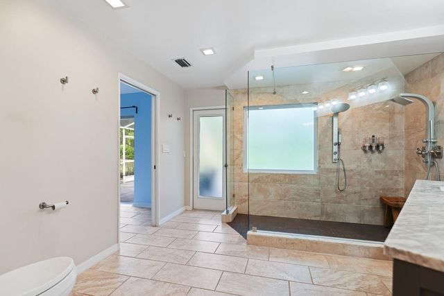 5208 LAUREL POINTE DRIVE, Valrico, FL 33596