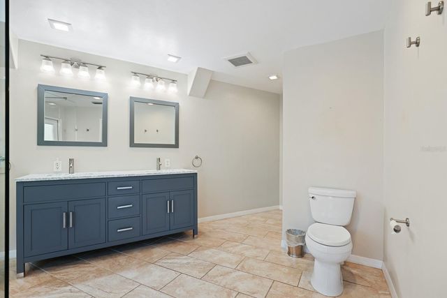 5208 LAUREL POINTE DRIVE, Valrico, FL 33596