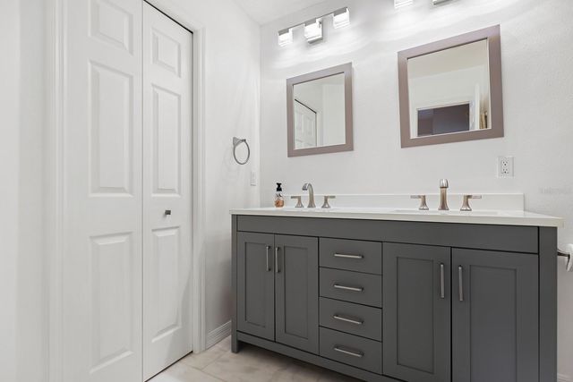 5208 LAUREL POINTE DRIVE, Valrico, FL 33596