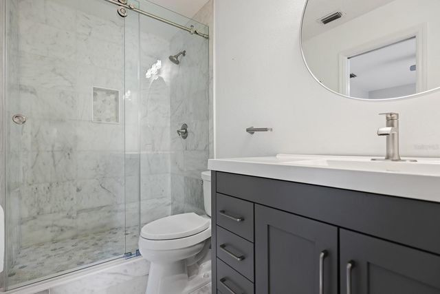 5208 LAUREL POINTE DRIVE, Valrico, FL 33596