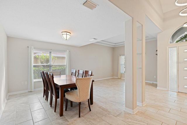 5208 LAUREL POINTE DRIVE, Valrico, FL 33596