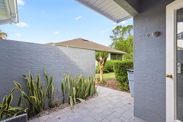 5208 LAUREL POINTE DRIVE, Valrico, FL 33596