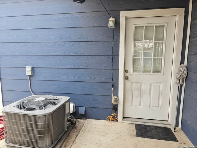 147 Bradley, San Antonio, TX 78211