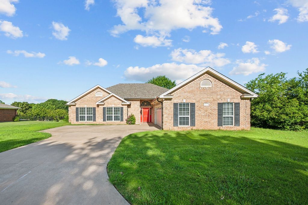 1071 N Maple Street, Muenster, TX 76252