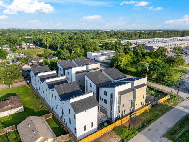 2950 Pitzlin Street, Houston, TX 77023