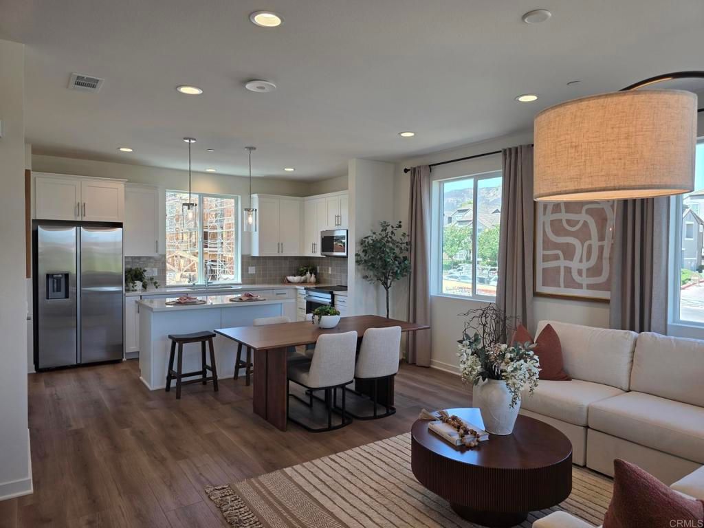 Image 2 of property listing at 7611 Quest Lane, Santee, CA 92071