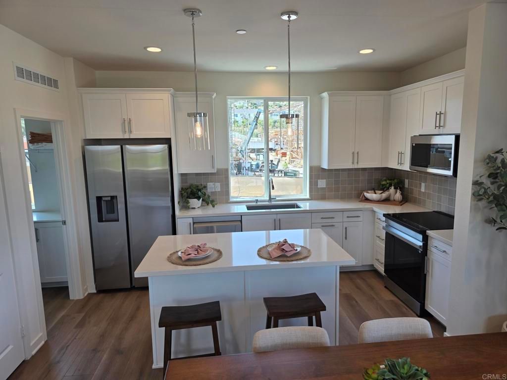 Image 3 of property listing at 7611 Quest Lane, Santee, CA 92071