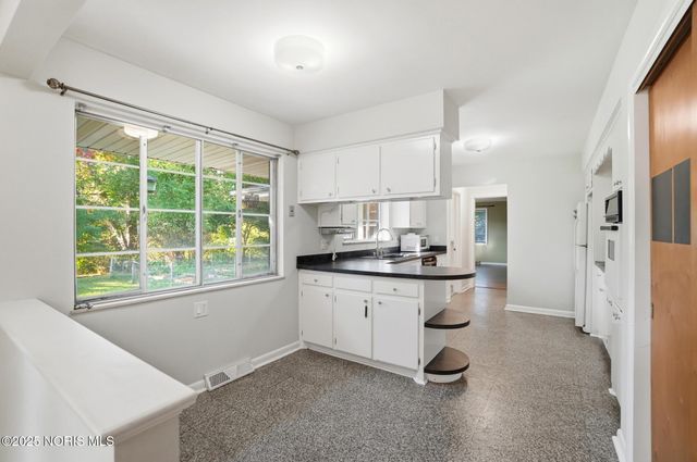 5017 Macklyn Drive, Toledo, OH 43615