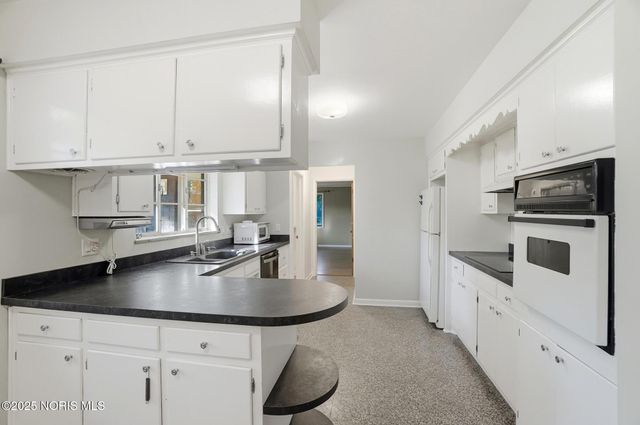 5017 Macklyn Drive, Toledo, OH 43615