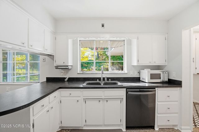 5017 Macklyn Drive, Toledo, OH 43615