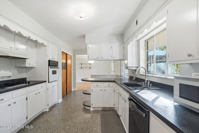 5017 Macklyn Drive, Toledo, OH 43615