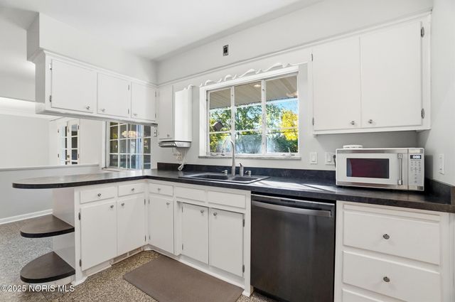 5017 Macklyn Drive, Toledo, OH 43615