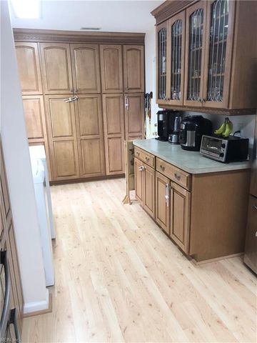 119 Diggs DR, Hampton, VA 23666