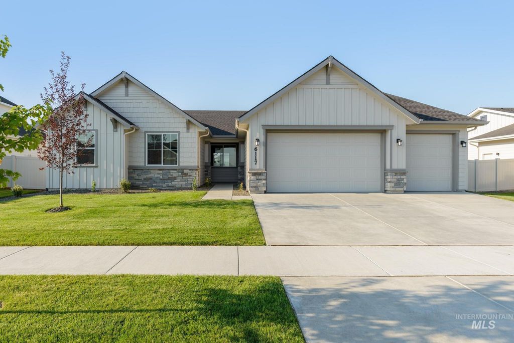 4727 E Coldwater Dr, Nampa, ID 83687