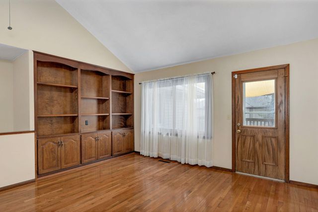 922 E Manchester Drive, Springfield, MO 65810