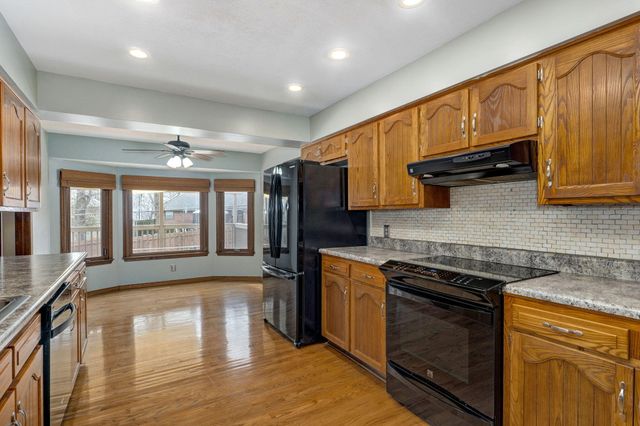 922 E Manchester Drive, Springfield, MO 65810