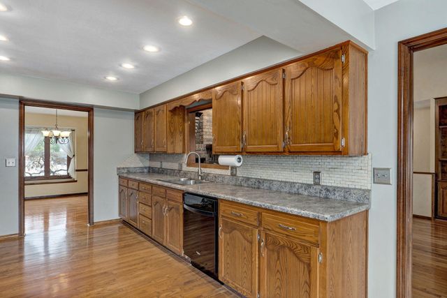 922 E Manchester Drive, Springfield, MO 65810