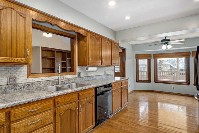 922 E Manchester Drive, Springfield, MO 65810