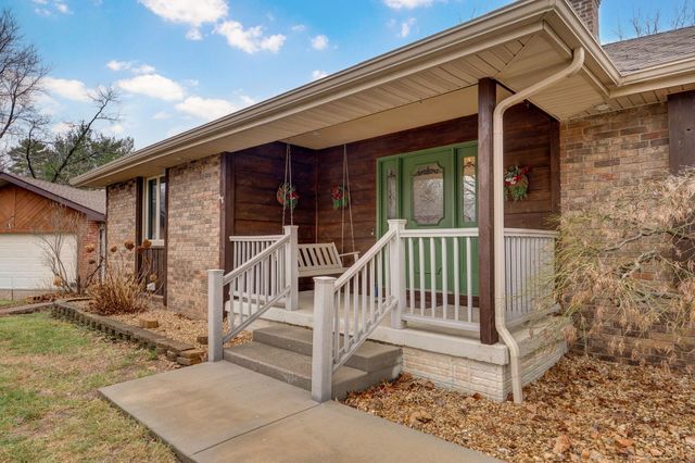 922 E Manchester Drive, Springfield, MO 65810