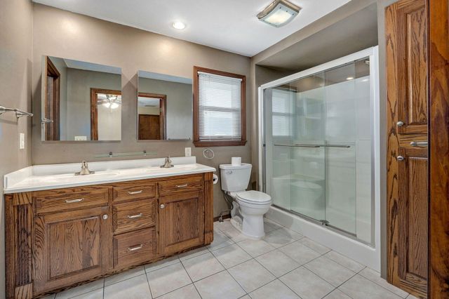 922 E Manchester Drive, Springfield, MO 65810