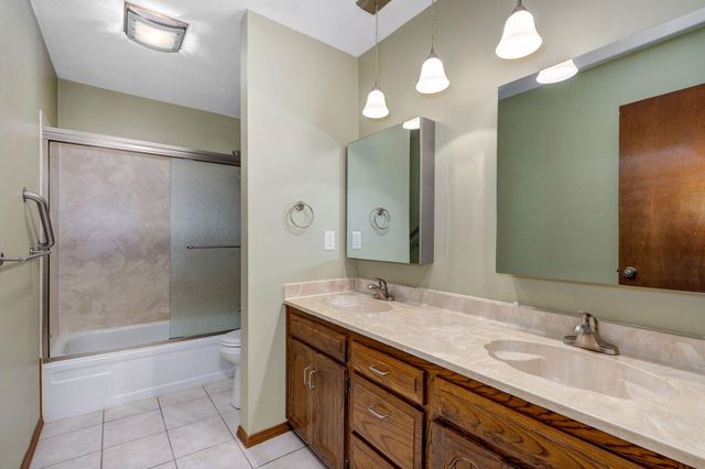 922 E Manchester Drive, Springfield, MO 65810