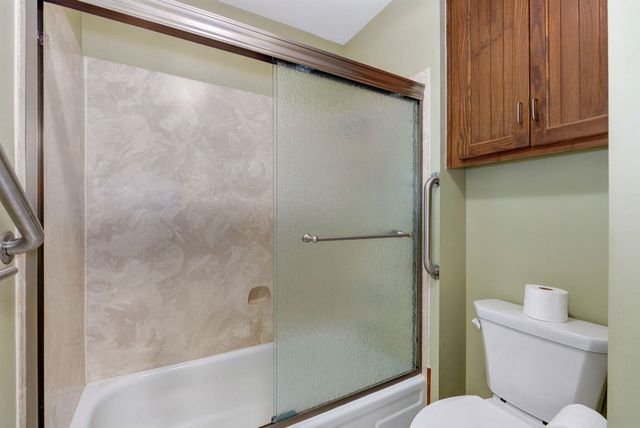 922 E Manchester Drive, Springfield, MO 65810