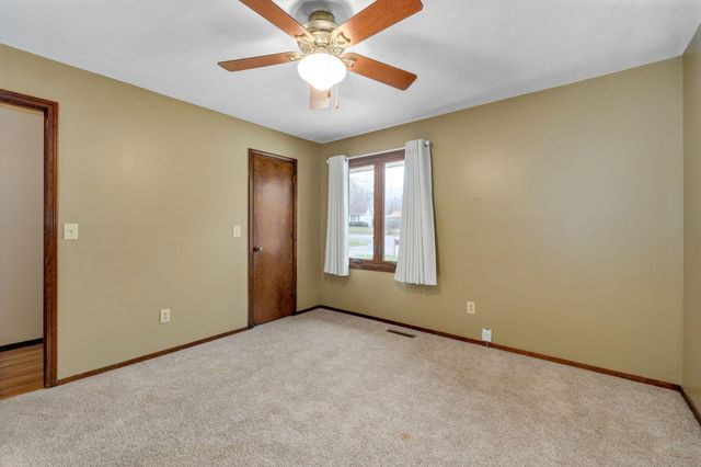 922 E Manchester Drive, Springfield, MO 65810