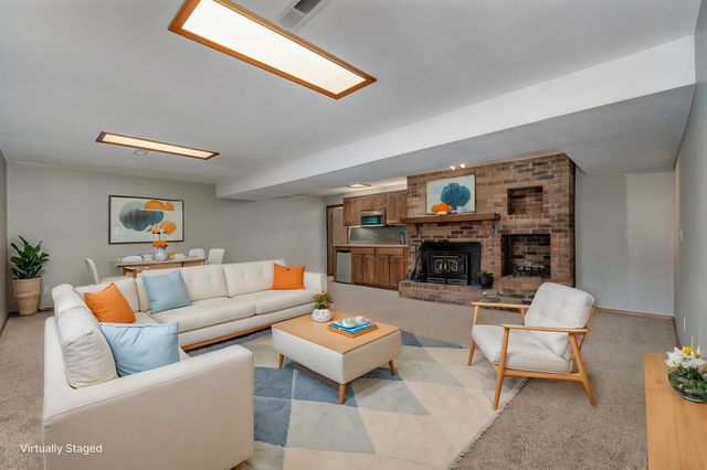 922 E Manchester Drive, Springfield, MO 65810