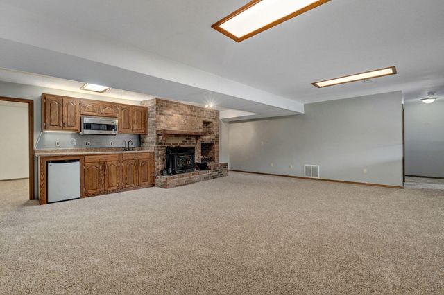 922 E Manchester Drive, Springfield, MO 65810