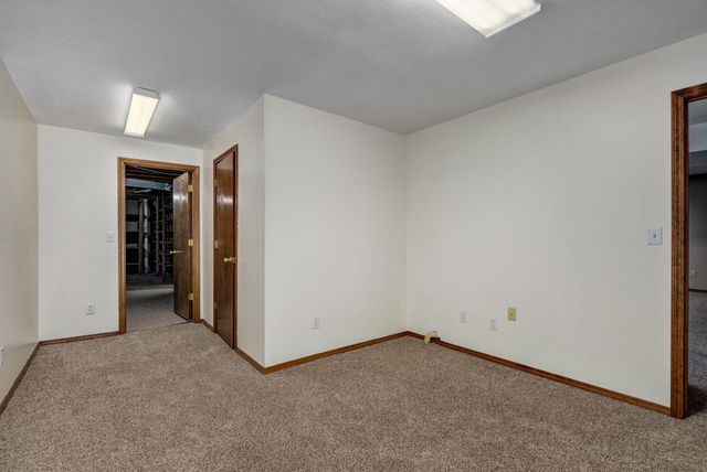 922 E Manchester Drive, Springfield, MO 65810