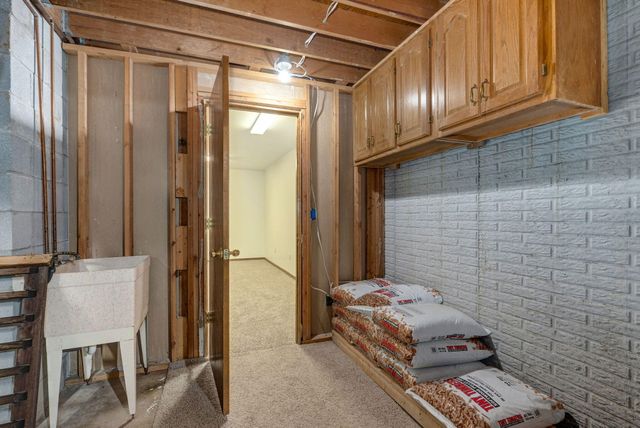 922 E Manchester Drive, Springfield, MO 65810