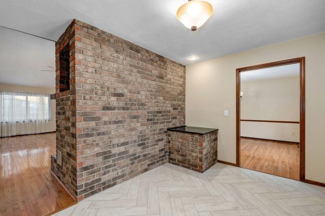 922 E Manchester Drive, Springfield, MO 65810