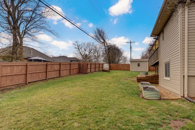 922 E Manchester Drive, Springfield, MO 65810